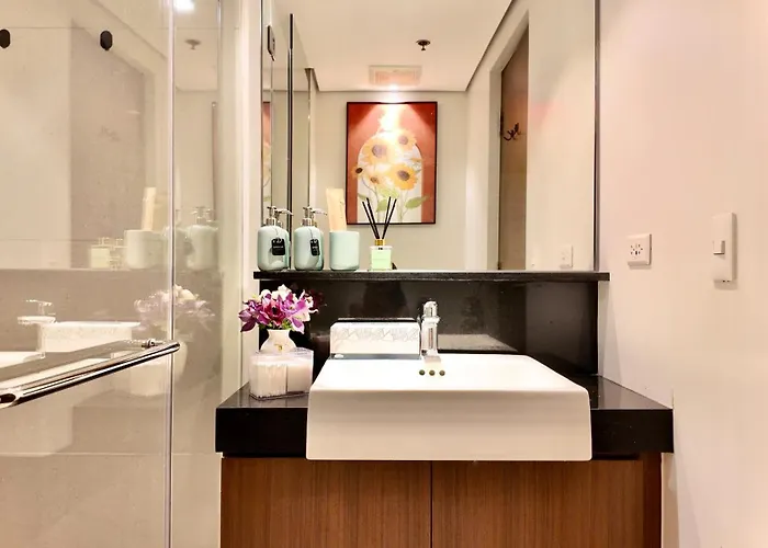 Modern In Makati Cbd With Rooftop Pool & Gym * Manila