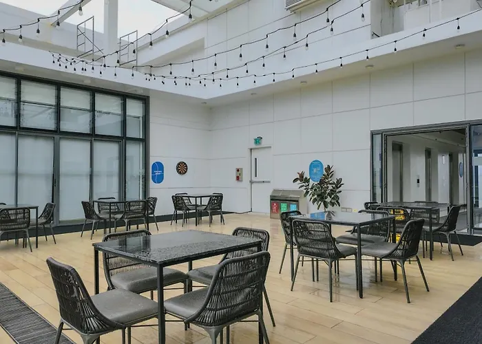 Apartment Modern In Makati Cbd With Rooftop Pool & Gym