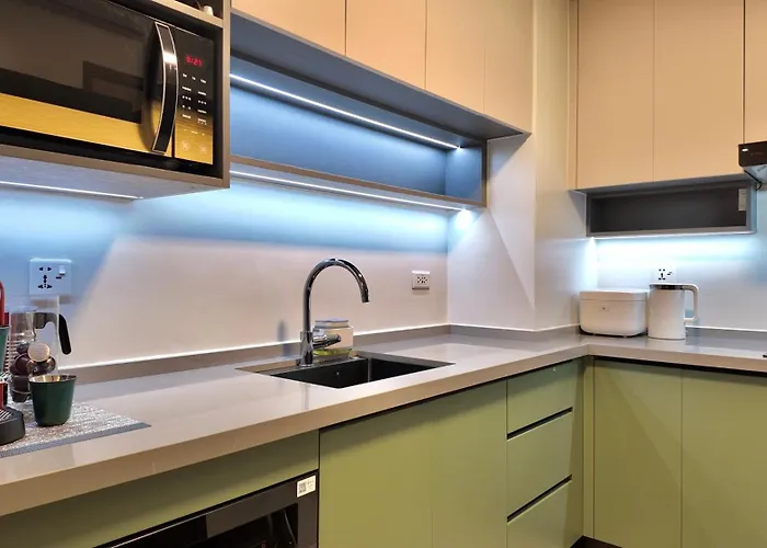 Modern In Makati Cbd With Rooftop Pool & Gym *