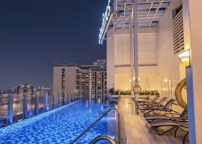 Modern In Makati Cbd With Rooftop Pool & Gym Apartment Manila